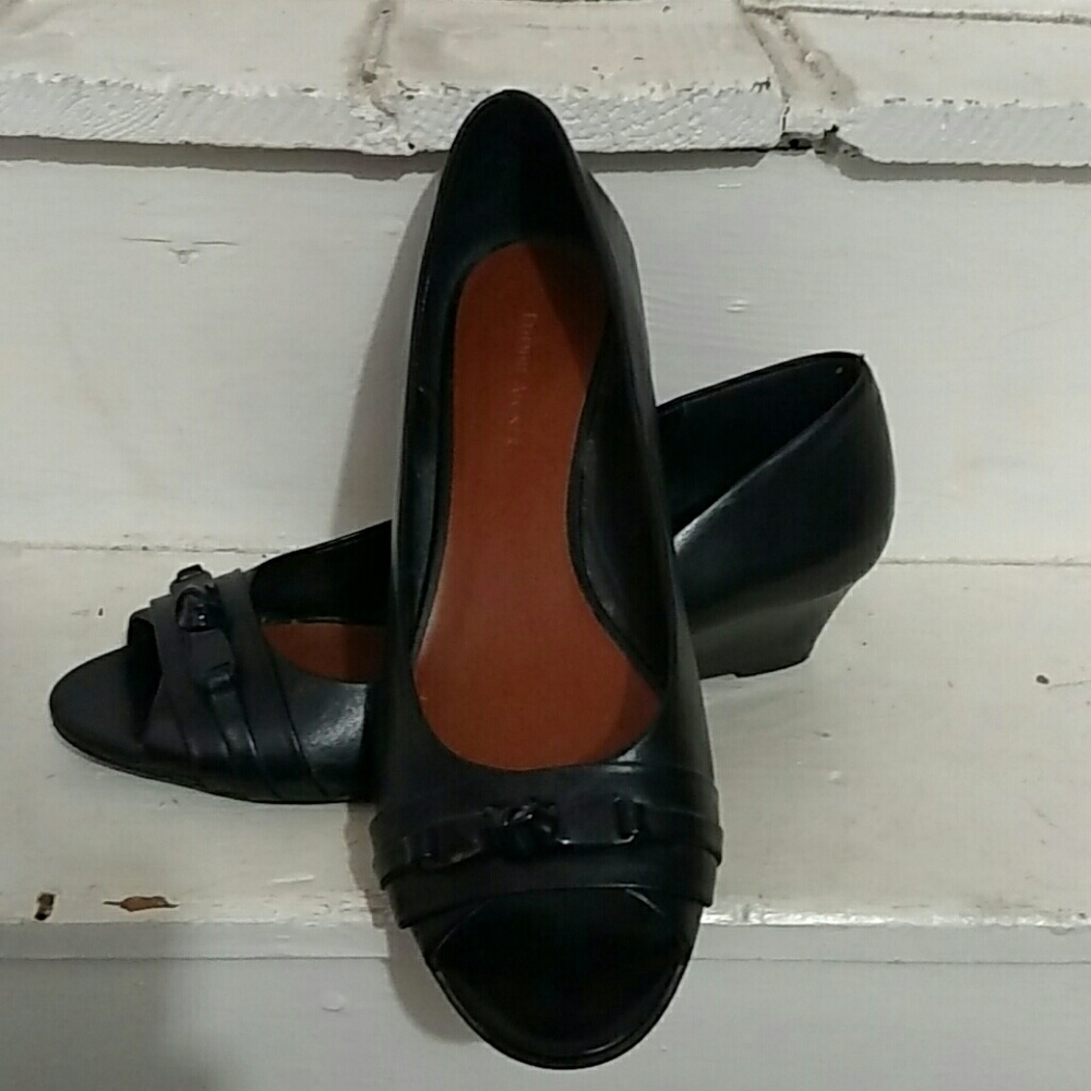 Adorable peep toe wedges
